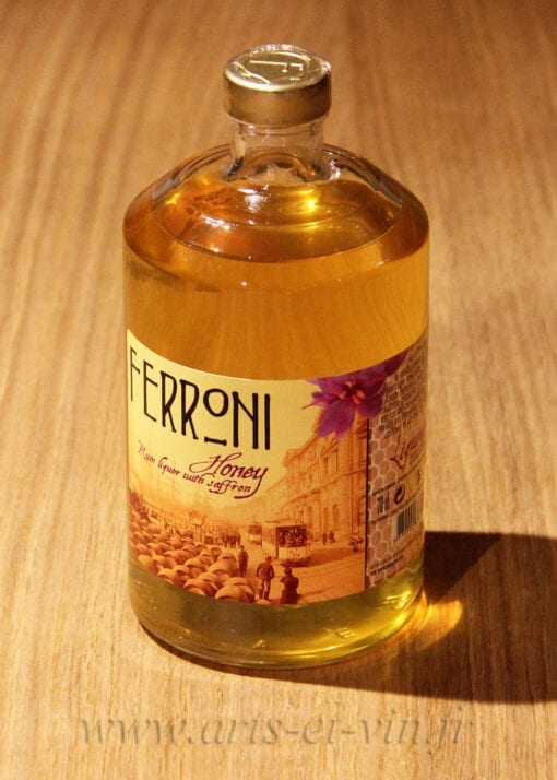 bouteille Liqueur Honey Rhum Ferroni sur table en bois